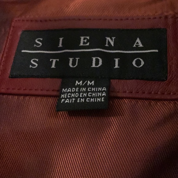 Leather jacket suitable for all occasions. Great for the holidays. - Picture 3 of 4